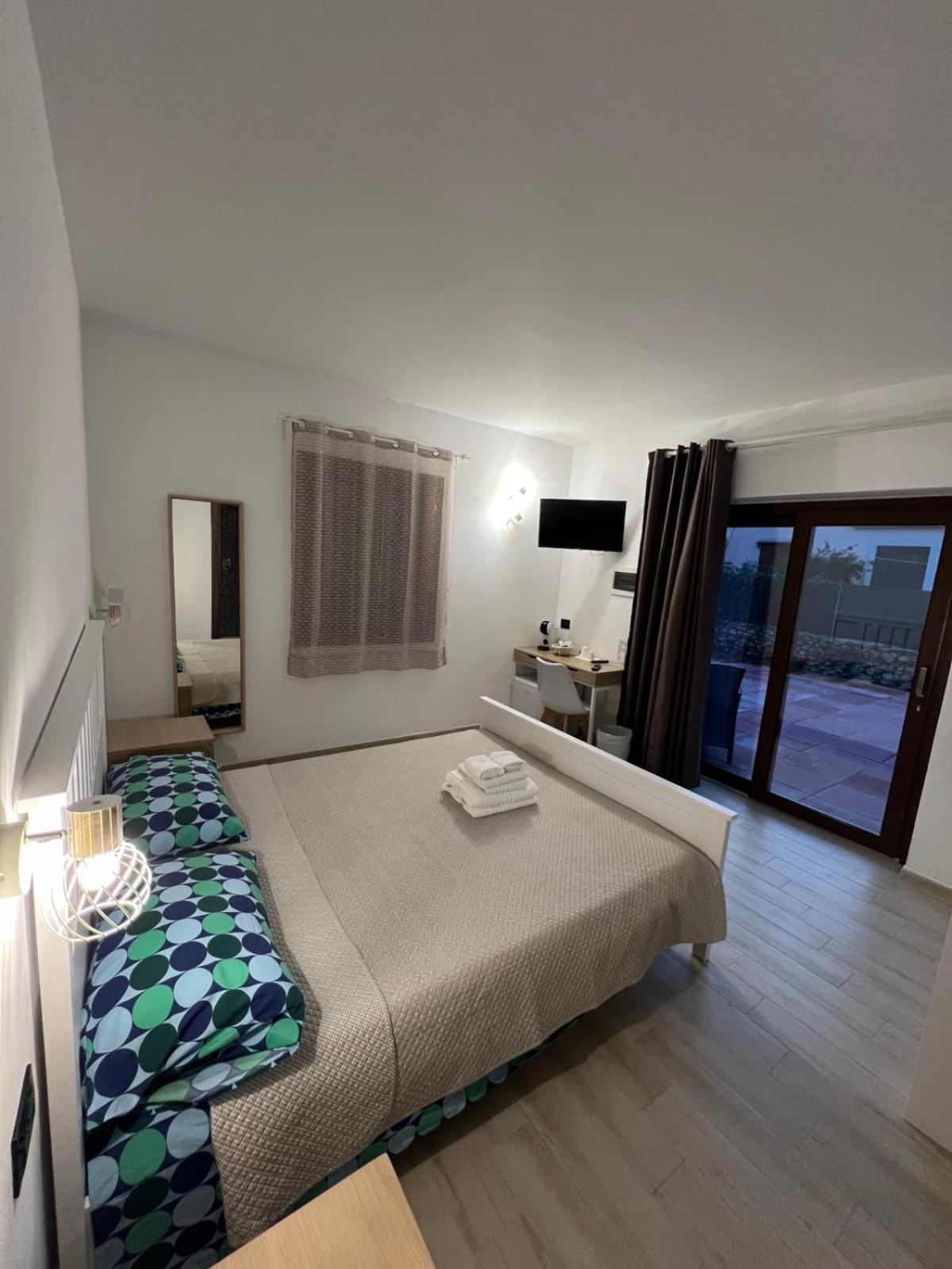 Zenia Rooms Сан Теодоро Екстериор снимка