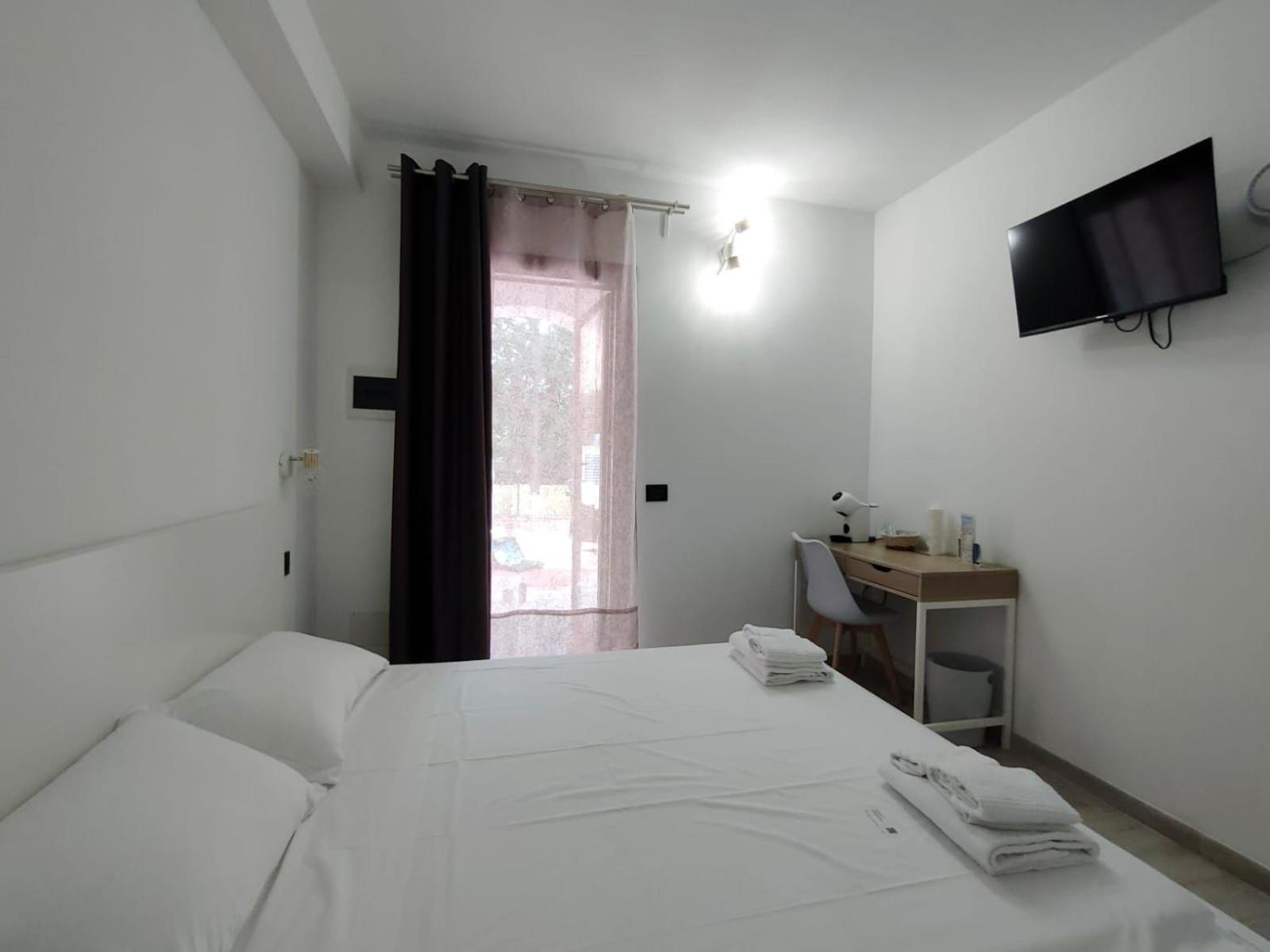 Zenia Rooms Сан Теодоро Екстериор снимка