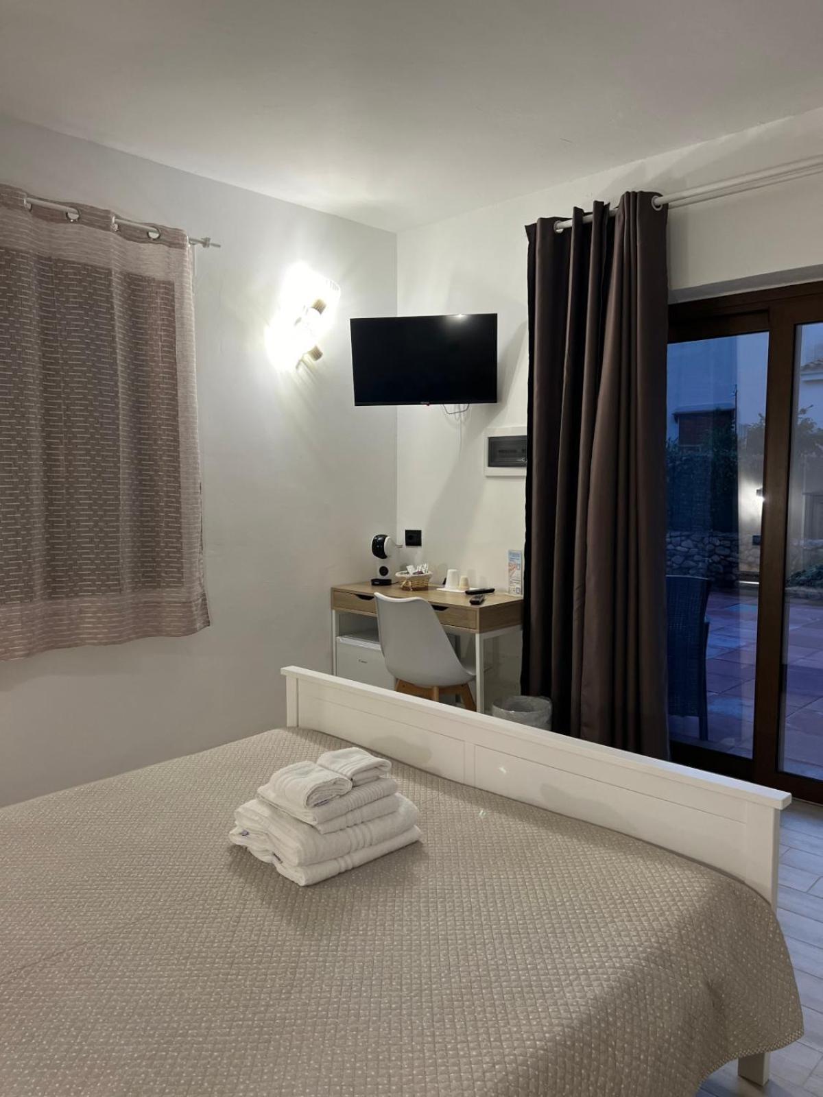 Zenia Rooms Сан Теодоро Екстериор снимка